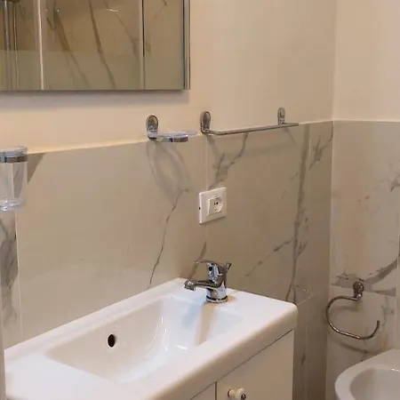 Modern Ground Floor 5min Walk To With Ac - Il Lupo Affitta *