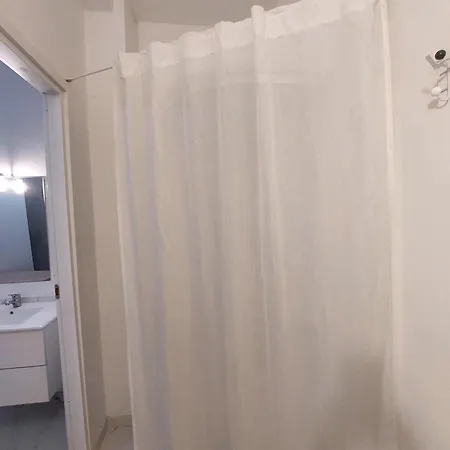 Modern Ground Floor 5min Walk To With Ac - Il Lupo Affitta * Κατόλικα