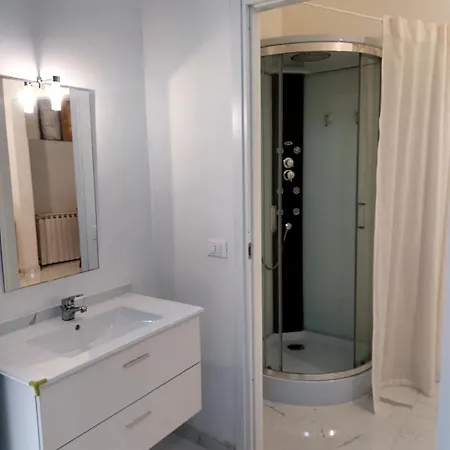 Modern Ground Floor 5min Walk To With Ac - Il Lupo Affitta Κατόλικα