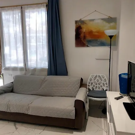 Modern Ground Floor 5min Walk To With Ac - Il Lupo Affitta Διαμέρισμα *