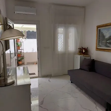 Modern Ground Floor 5min Walk To With Ac - Il Lupo Affitta * Κατόλικα