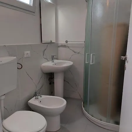 Modern Ground Floor 5min Walk To With Ac - Il Lupo Affitta Lejlighed *
