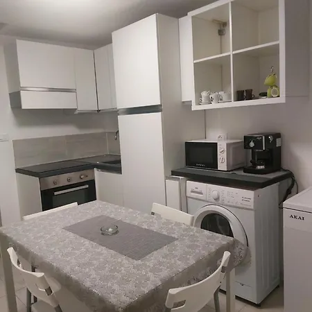Διαμέρισμα Modern Ground Floor 5min Walk To With Ac - Il Lupo Affitta