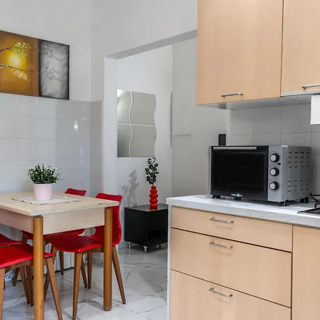 Modern Ground Floor 5min Walk To With Ac - Il Lupo Affitta