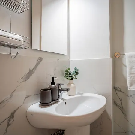 Modern Ground Floor 5min Walk To With Ac - Il Lupo Affitta *