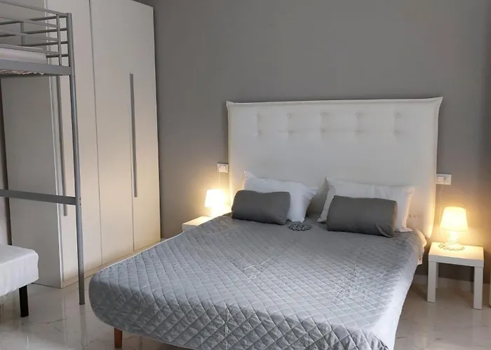 Modern Ground Floor 5min Walk To With Ac - Il Lupo Affitta Cattolica